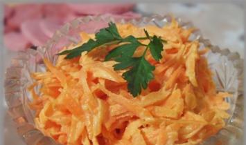 Рецепты простых салатов из моркови и сыра с чесноком
